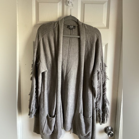 Belle by Bellini 3x grey long sweater/duster. awesome fringe sleeves - Picture 1 of 9